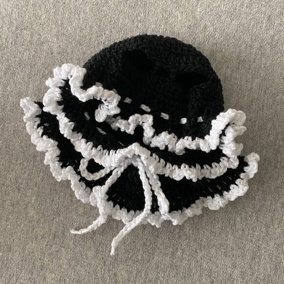 Handmade Crochet Black White Hooded Cloak Outfit for 17cm Doll 1-Piece Set - Picture 5 of 5